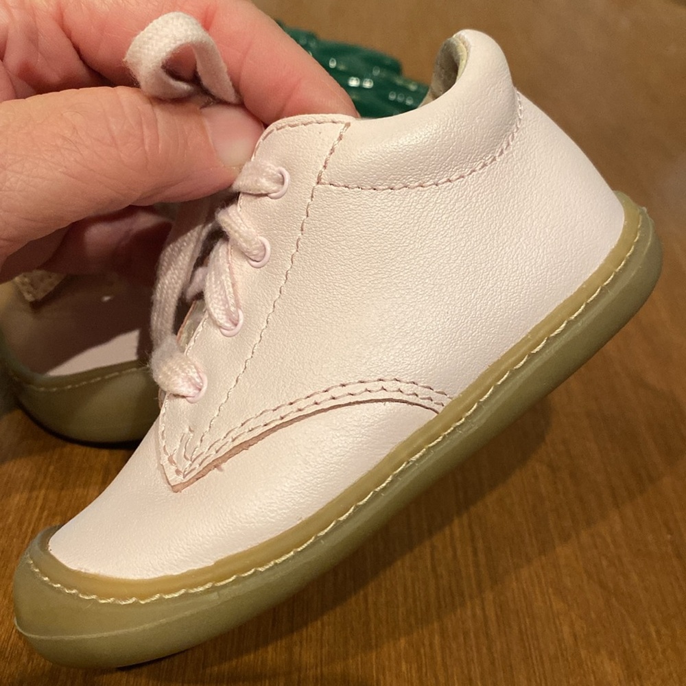 FOOTMATES Reagan Lace-Up Oxford Dress Sneaker - Picture 9 of 10